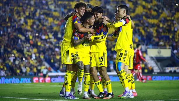 Jugadores de América celebran un gol (Imago7)