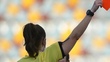 Arbitra en un partido de futbol (EFE)