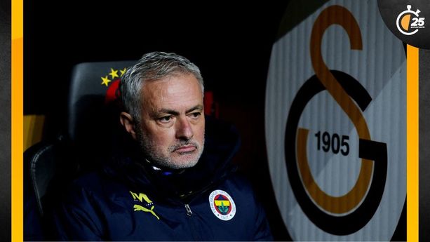 José Mourinho en el juego entre Fenerbahce y Galatasaray (Reuters)