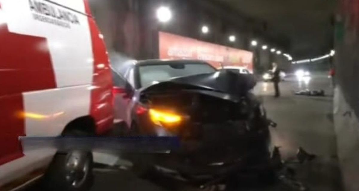 Paramédicos y reporteros son sorprendidos por un auto a exceso de velocidad (Telediario)