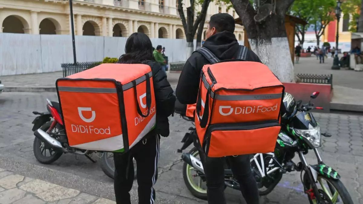 ¿Cuáles son las prestaciones a las que tendrán acceso los repartidores de Uber, DiDI y Rappi en 2025? (FOTO): Artur Widak/Artur Widak/Reuters