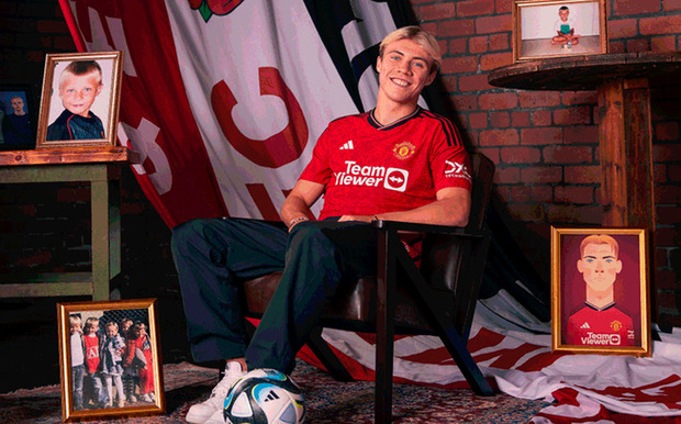 Rasmus Hojlund llega a Old Trafford. (Foto: Manchester United)