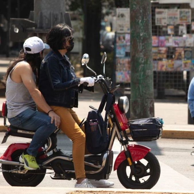 Si usas un scooter, bicimoto o bicicleta eléctrica tendrás que emplacarla en diciembre del 2025. Foto: María Luisa Severiano