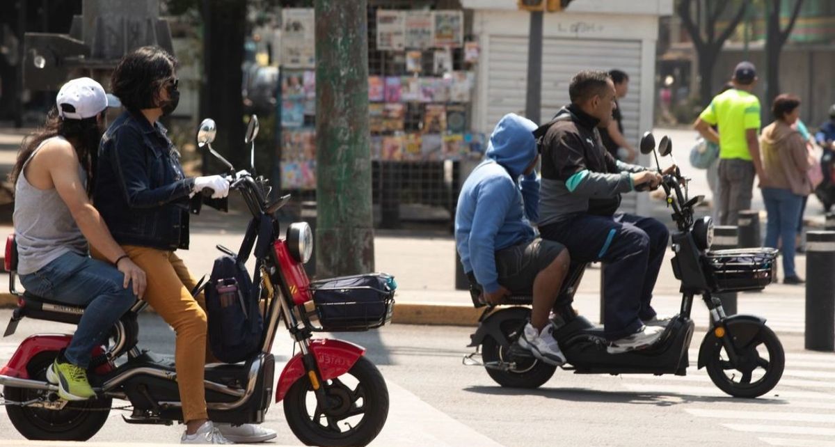 Si usas un scooter, bicimoto o bicicleta eléctrica tendrás que emplacarla en diciembre del 2025. Foto: María Luisa Severiano