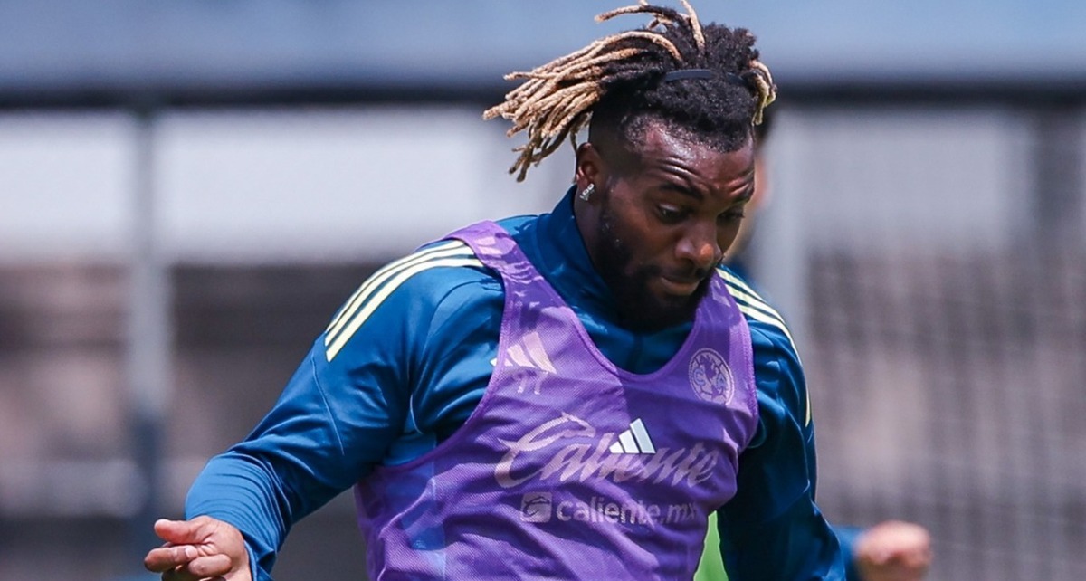 Allan Saint-Maximin aun no debuta con América (Facebook Club América)