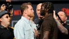 Canelo Álvarez y Crawford tuvieron su última conferencia de promoción. (Foto: AFP)