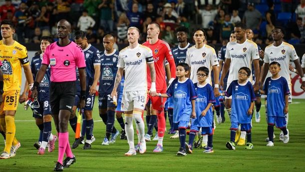 El árbitro ha sido muy criticado por ayudar al Galaxy. (Foto: Mexsport)