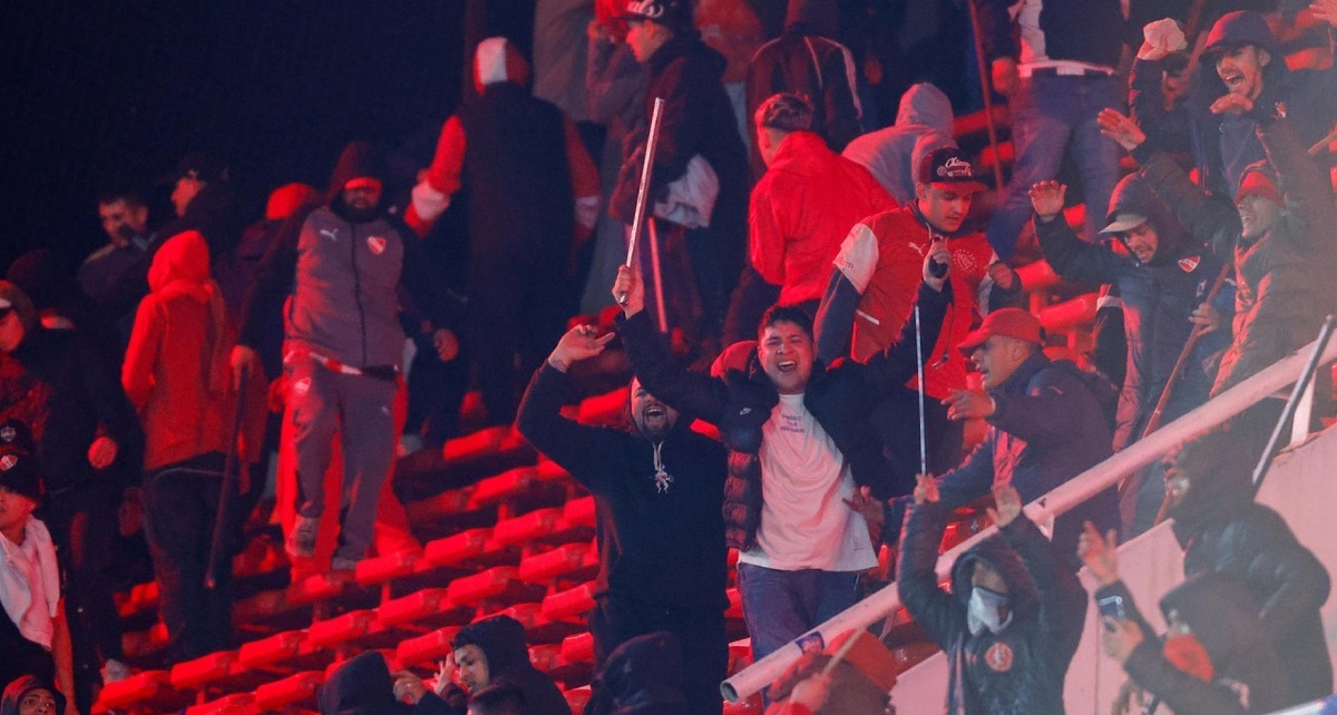 El Independiente vs U de Chile fue cancelado por graves incidentes (EFE)