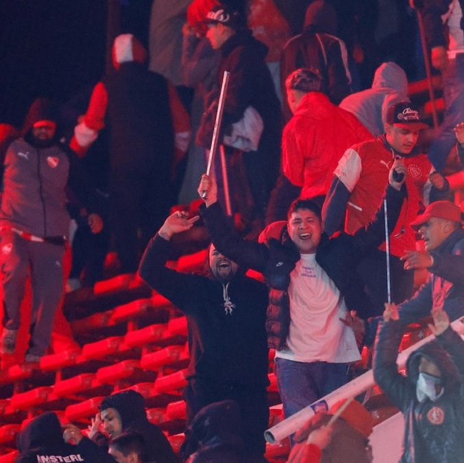El Independiente vs U de Chile fue cancelado por graves incidentes (EFE)