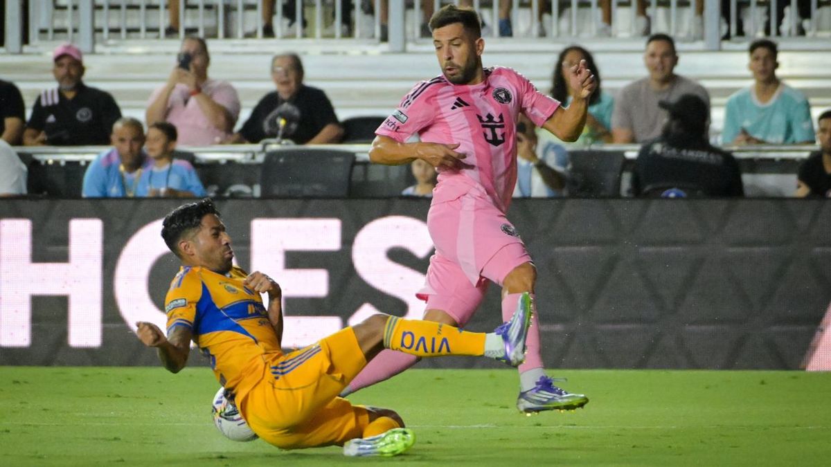 Javier Aquino en el duelo ante el Inter Miami (Mexsport)