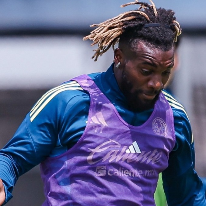 Allan Saint-Maximin aun no debuta con América (Facebook Club América)