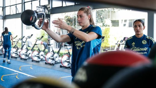 Jordan Brewster entrenando con Club América Femenil. (Foto: @AmericaFemenil)
