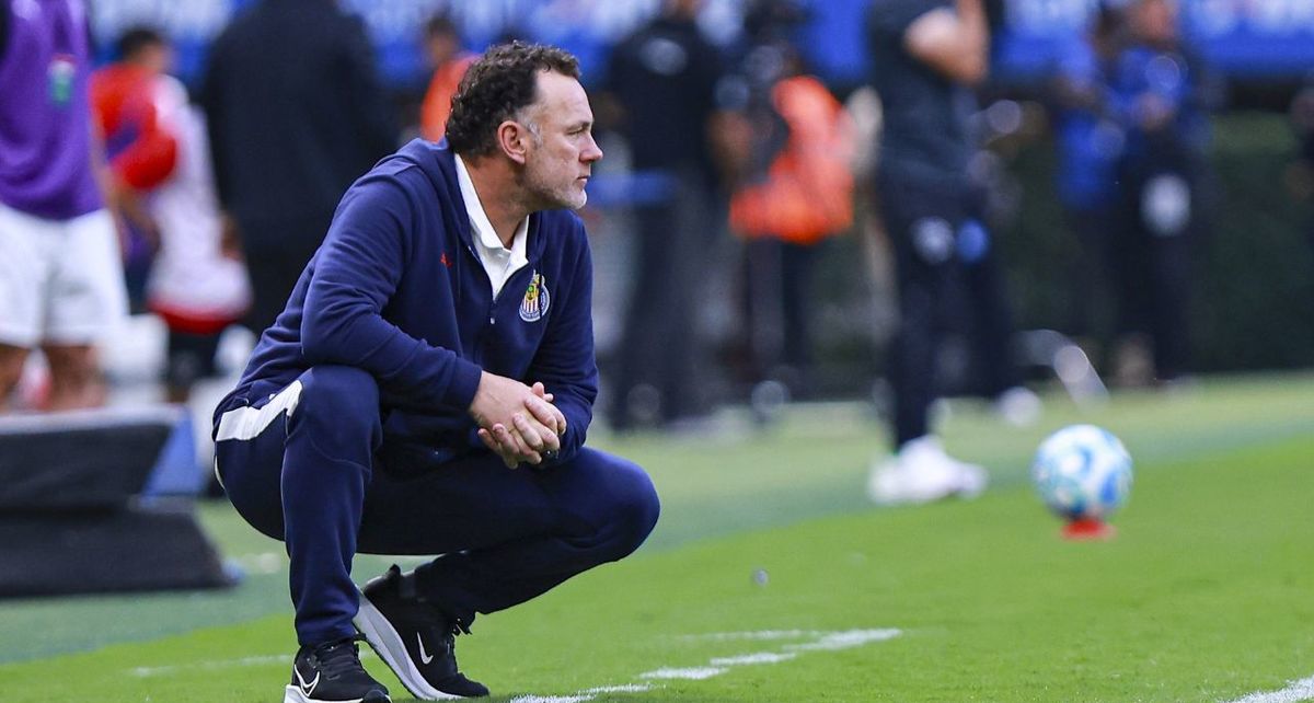Milito tiene fe en sacar adelante a Chivas. (Foto: Mexsport)