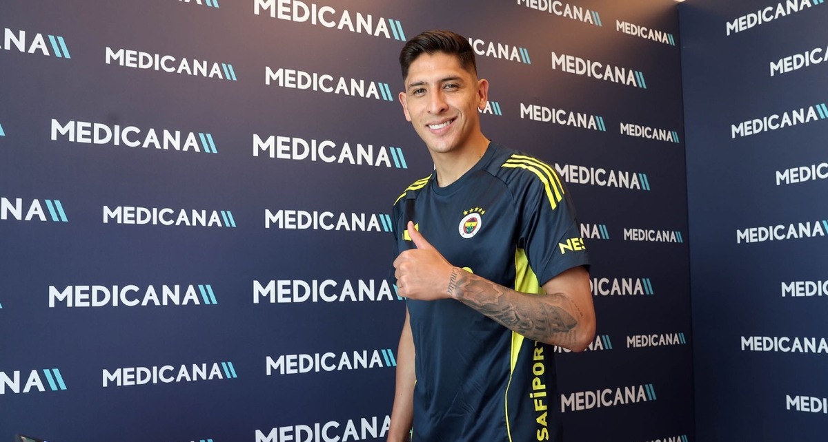 Edson Álvarez seguirá su carrera en la liga de Turquía (@Fenerbahce)