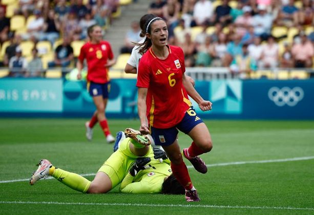 Aitana Bonmatí anota con la Selección de España (Reuters)