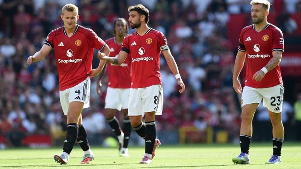 Manchester United insistió, pero cayó ante el Arsenal (Reuters)
