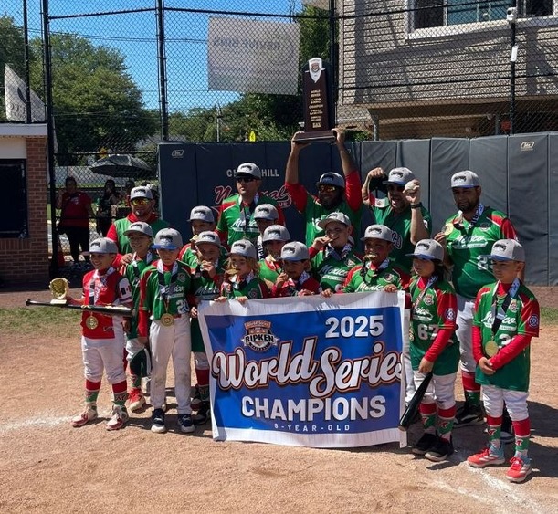 La Selección Mexicana de beisbol infantil celebra (Cal Ripken Mexico Oficial)