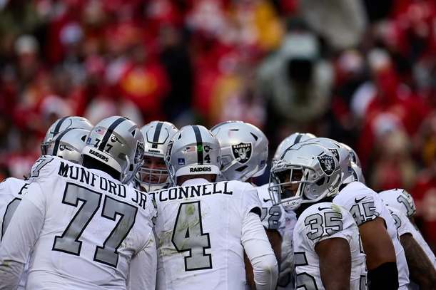 Aidan O'Connell tuvo una lesión en un juego de pretemporada de Raiders (Ig aoc16qb)