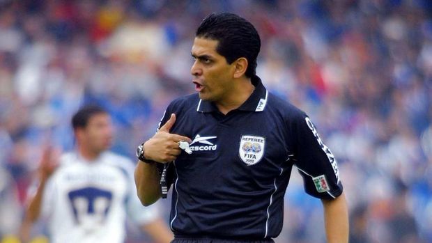 Felipe Ramos Rizo pitando Liguilla en el Apertura 2002 (Mexsport)