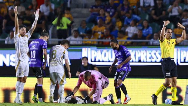 Joaquim sufrió un fuerte golpe de Nahuel. (Foto: Mexsport)