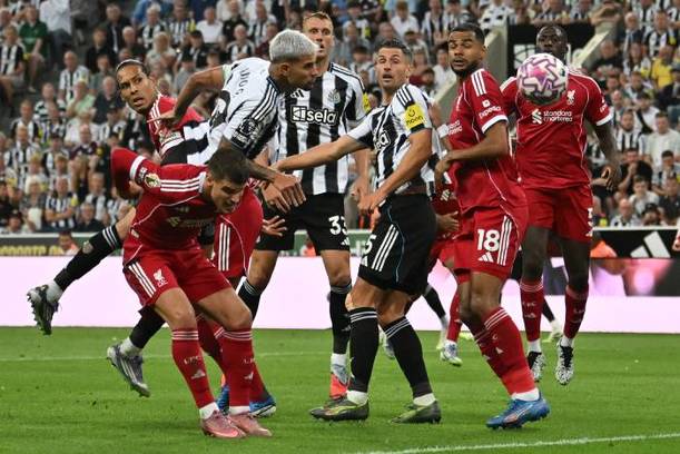 Newcastle vino atrás para quitarle puntos a los Reds (AFP)