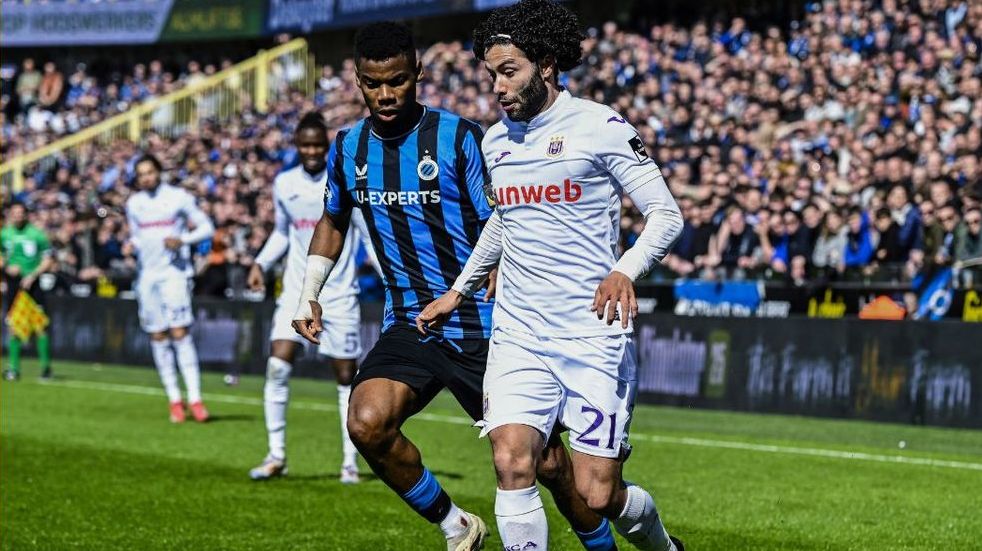 César "Chino" Huerta en el juego de este domingo entre Brujas y Anderlecht (AFP)