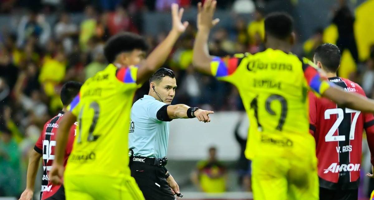 Gato Ortiz marca un penal para el América (Mexsport)