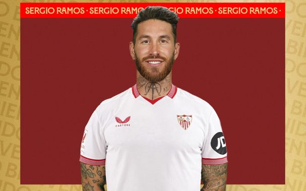 Sergio Ramos fichó por una temporada con el Sevilla (Twitter @SevillaFC)