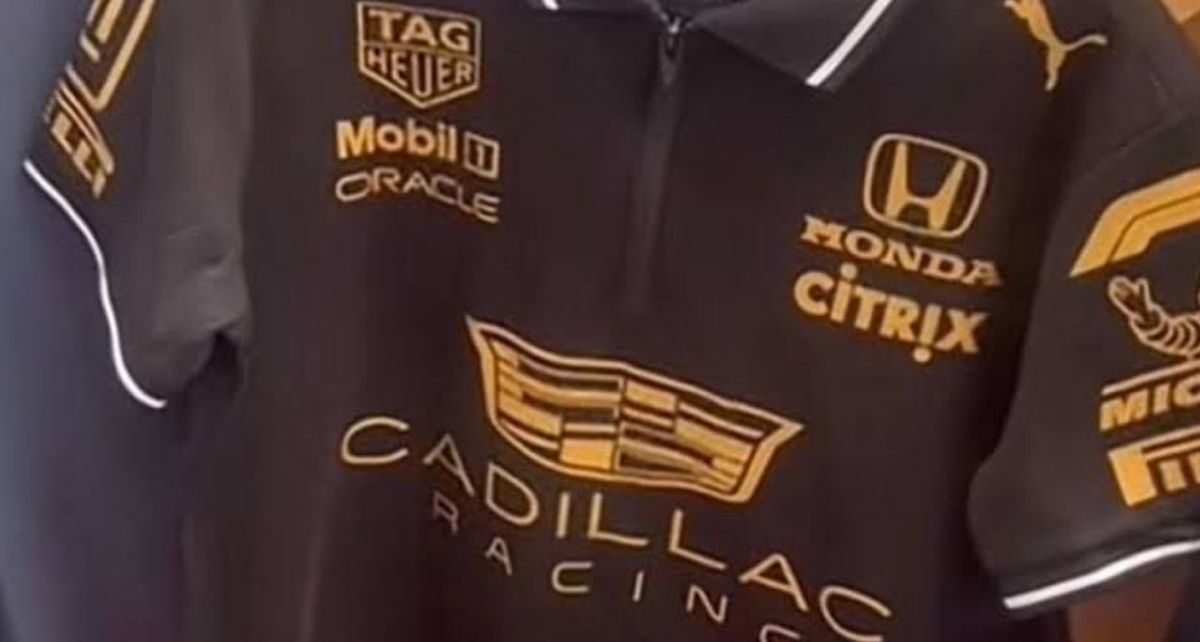 Vestimenta de Checo Pérez con la escudería Cadillac se vende desde hace meses en Tepito.