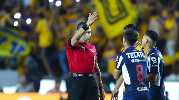 El Gato fue protagonista en el último Clásico Regio. (Foto: Imago7)