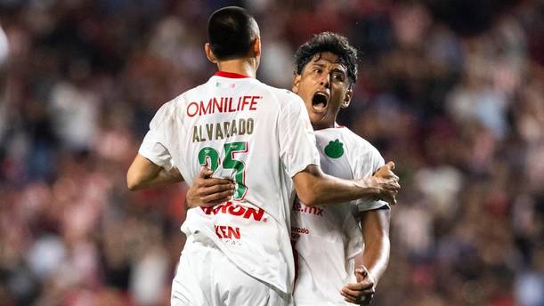 Chivas se levantó de una goleada y rescató el empate (Imago7)