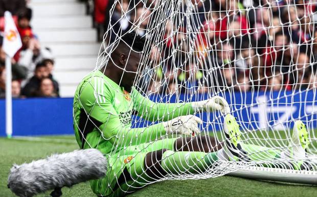 André Onana recibió un golazo en su debut con el Manchester United (Foto: AFP)