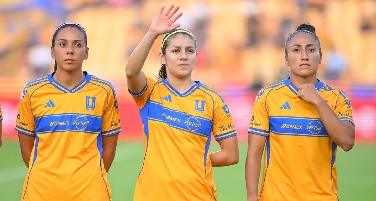 María Sánchez, Alexia Delgado y Nancy Antonio con Tigres Femenil (Imago7)