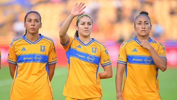 María Sánchez, Alexia Delgado y Nancy Antonio con Tigres Femenil (Imago7)