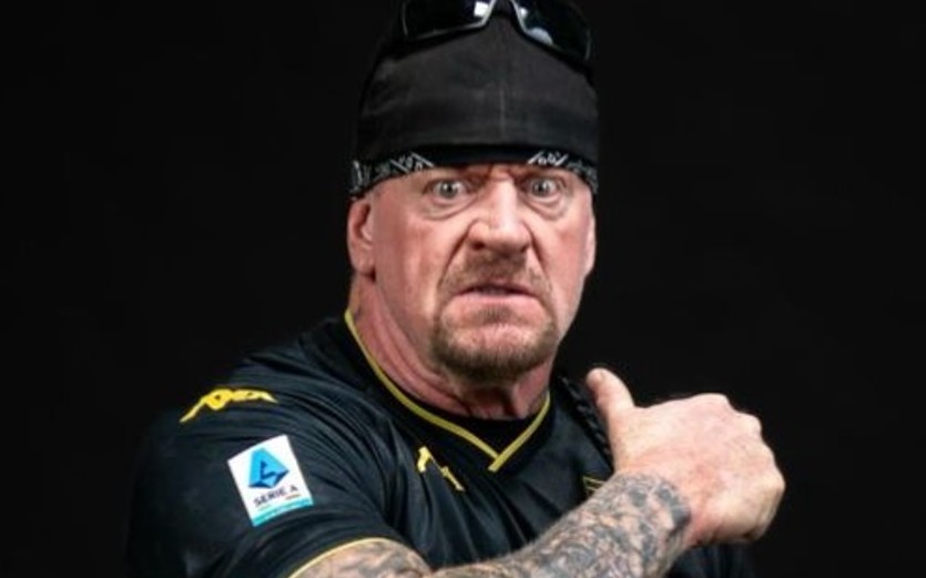 The Undertaker presenta nueva playera de Genoa (Foto: @genoacfc)