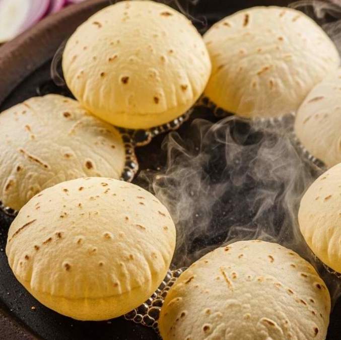 La tortilla es un alimento básico en la gastronomía mexicana (Google AI Studio)