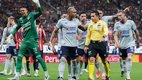 El arbitraje nuevamente estuvo en polémica durante el Chivas vs Cruz Azul (Imago7)