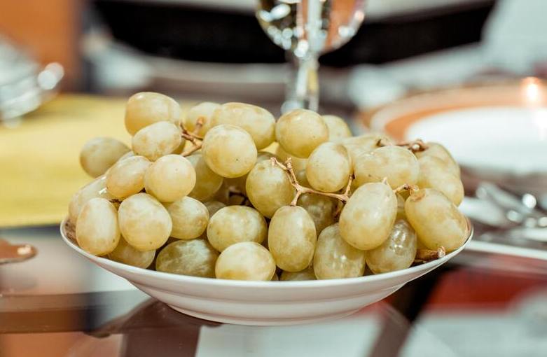 Conoce la tradición de comer uvas en año nuevo | Pexels