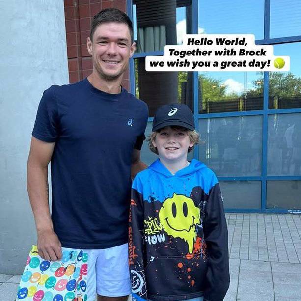 Majchrzak junto a su pequeño fan (Captura)