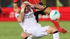 Santiago Gimenez se lamenta en el Lecce vs. Milan (EFE)