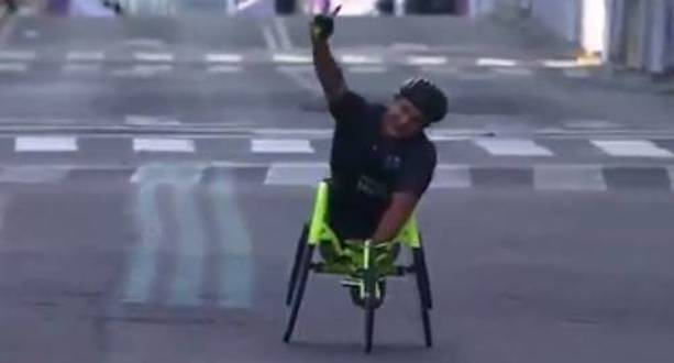 Frías durante su recorrido en el Maratón (Captura)