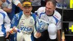 Isack Hadjar y su expresión al romper el trofeo (Captura)