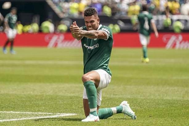 Paulinho celebra un gol con Palmeiras (EFE)