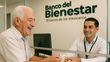Atención | Así puedes retirar dinero de la Pensión Bienestar sin necesidad de tarjeta (FOTO: mediotiempo IA)