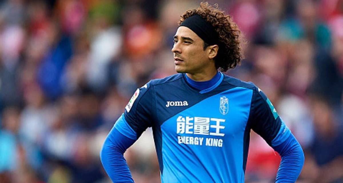 Memo Ochoa, durante un juego en España (LaLiga)