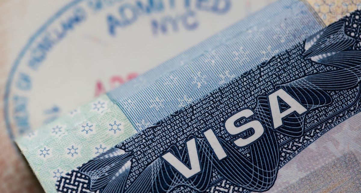 Estas personas deberán acudir a entrevista para la visa americana a partir de este 2 de septiembre 2025. Foto: Canva