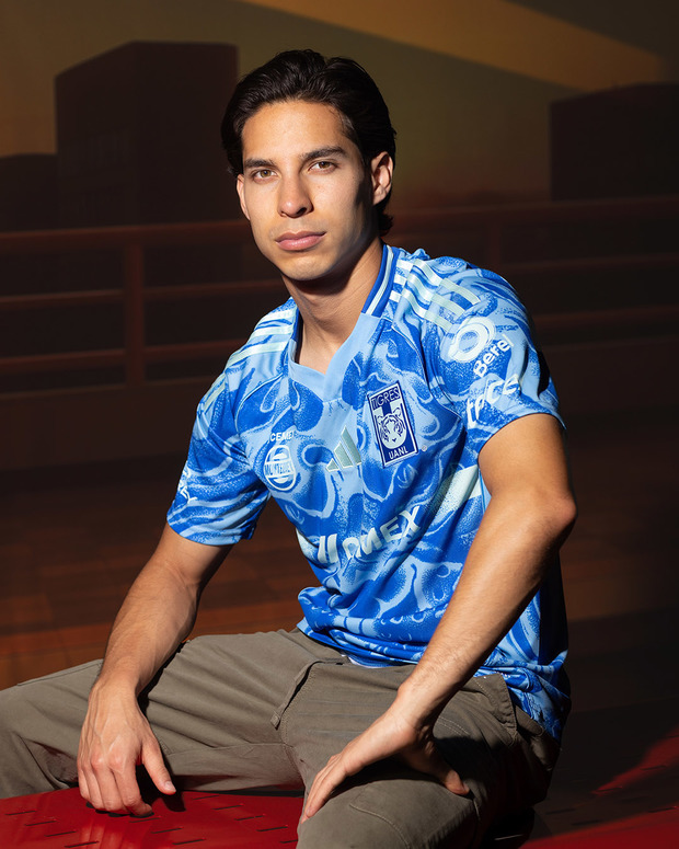 Lainez fue uno de los jugadores que portó el jersey. (Foto: adidas/ Tigres)