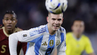 El joven seleccionado fue titular y jugó a lado de Messi. (Foto: EFE)