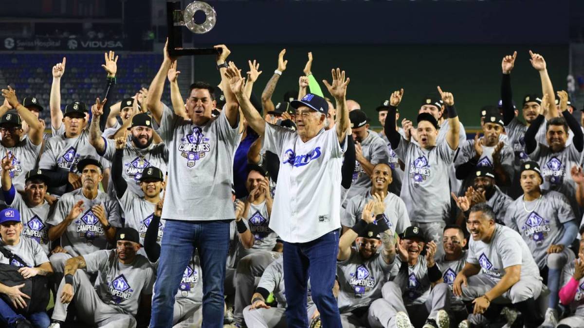 Charros celebra su título (Roberto Alanís)