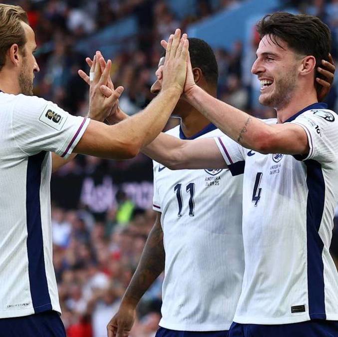 Declan Rice celebra su gol con Harry Kane (Reuters)